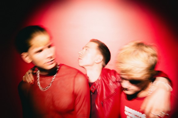 Neues von Alien Surf Girl!